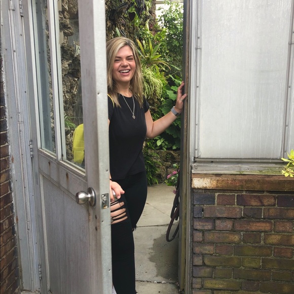 Meet your Posher, Erica - Picture 3 of 3